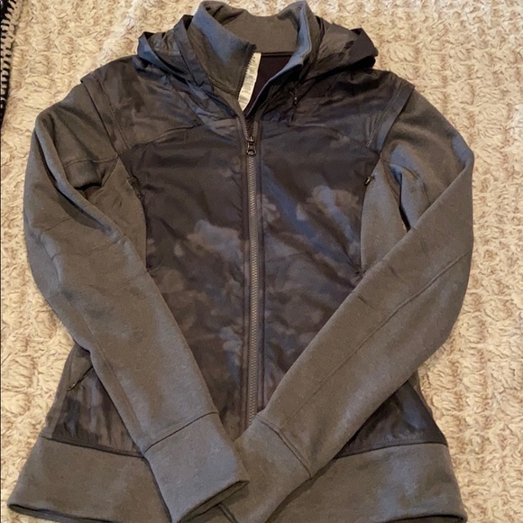 Lululemon Windbreaker / Zip Front Hoodie size 6 - Picture 1 of 3